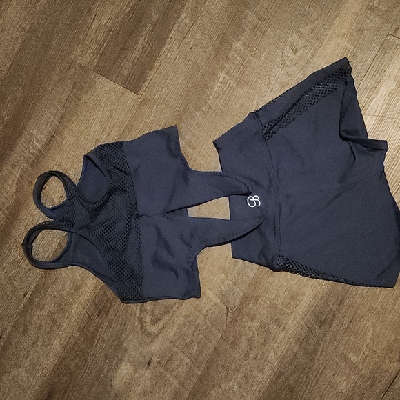 Bombshell - Picture 2 of 3